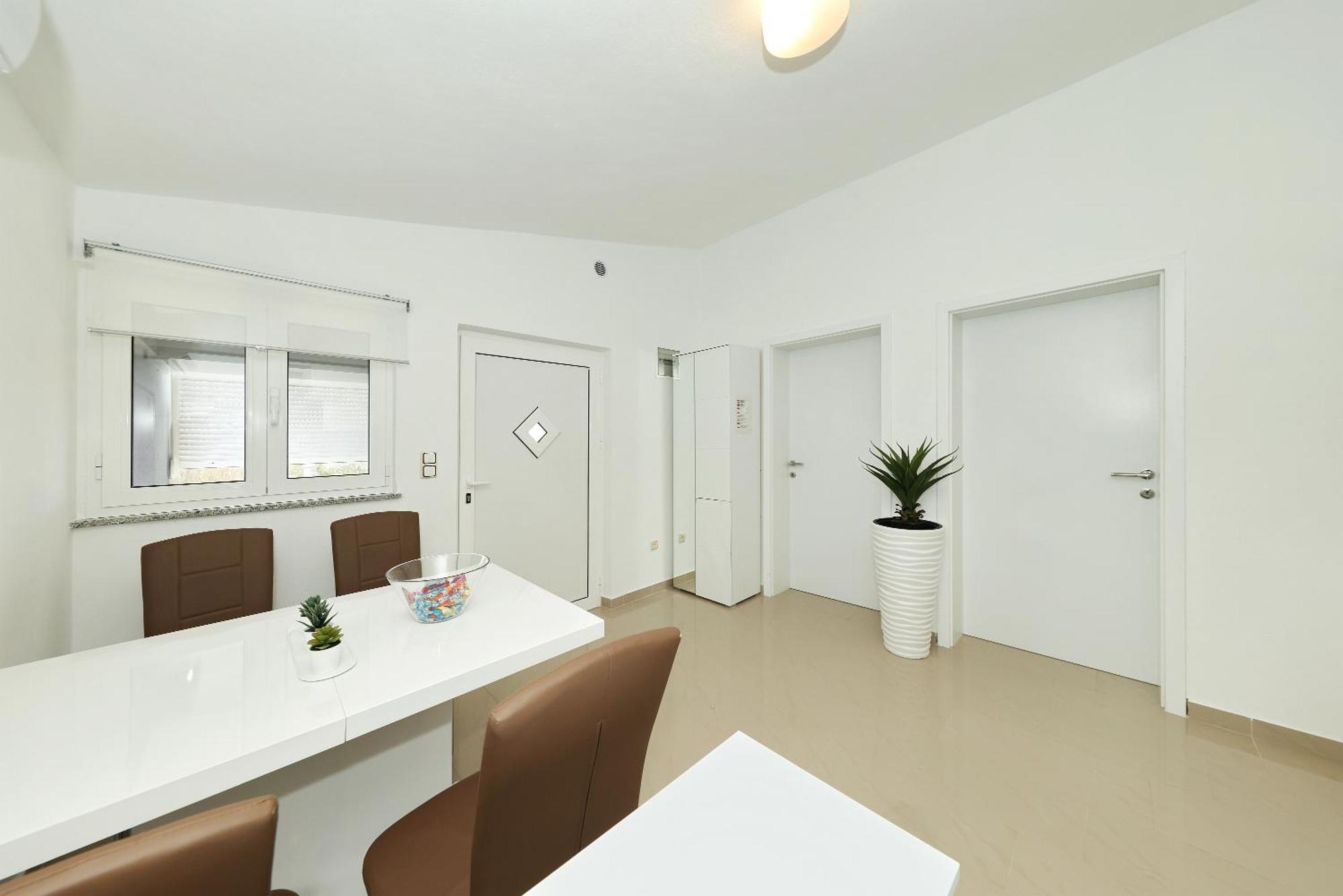 Apartments Rosini, 300M From The Beach With Shared Tavern And Bikes, Nin Dış mekan fotoğraf
